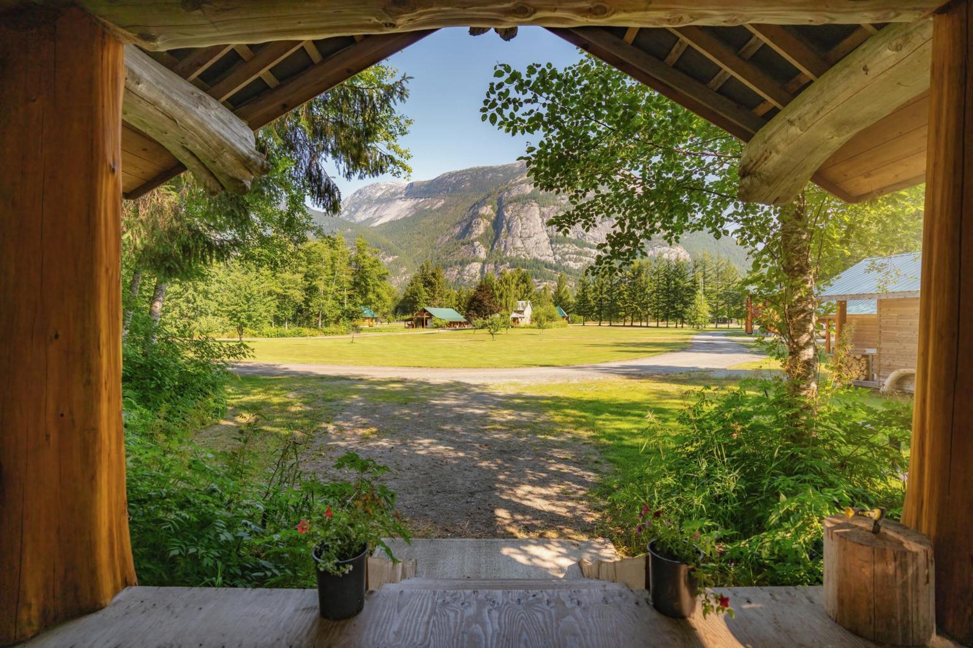 Bella Coola Grizzly Tours And Resort Hagensborg Exterior photo